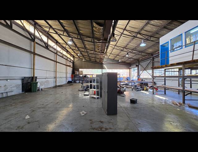 1,772M² WAREHOUSE FOR SALE IN SEBENZA